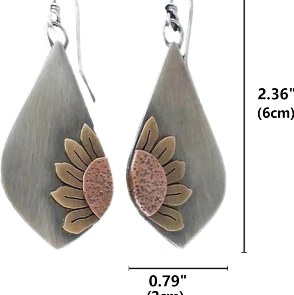 Elegant Silver and Gold Floral Earrings - Picture 4 of 5